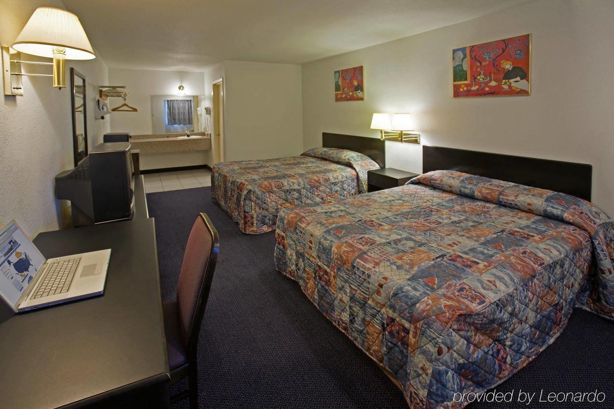 Texas Inn Seguin Room photo